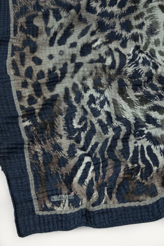 Lacivert Leopar Desenli Müslin Şal (1)