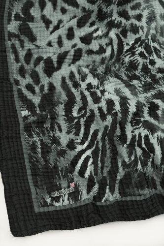 Siyah Leopar Desenli Müslin Şal (1)